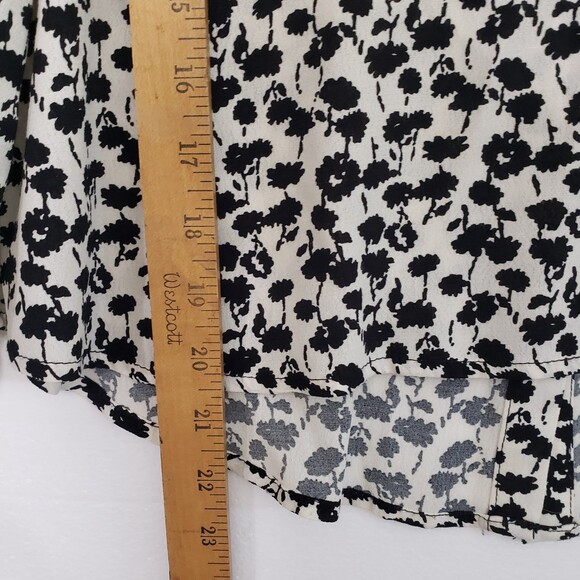 Forever 21 Long Sleeve Collared Blouse; Button Down in Back; Size Small - Picture 8 of 8